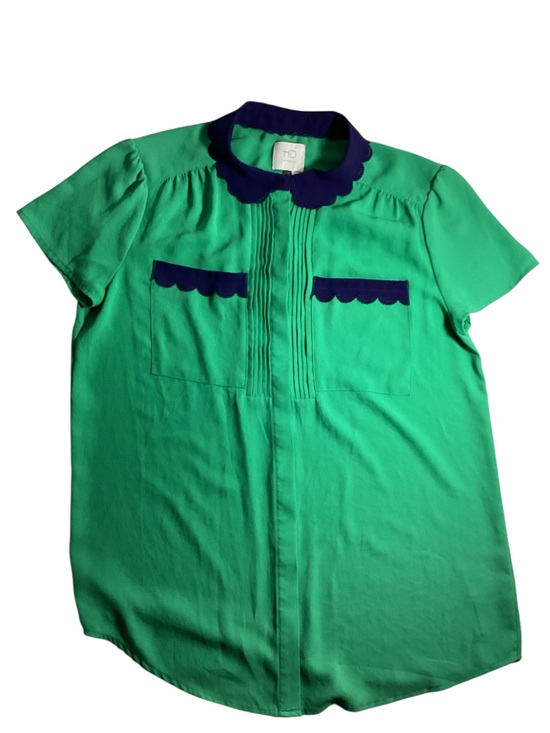 HD in Paris Tops - HD in Paris Green Short-Sleeve Blouse with Navy Scallop Trim